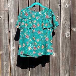 Xhilaration green floral top size medium